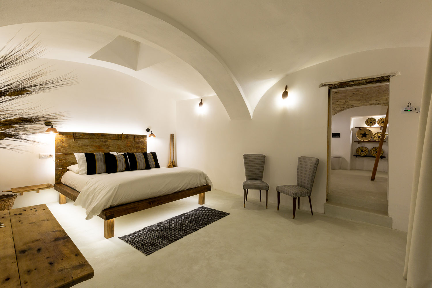 CROBI-CAGLIARI_SUITE-PANATERI-COPERTINA_1500x1000px