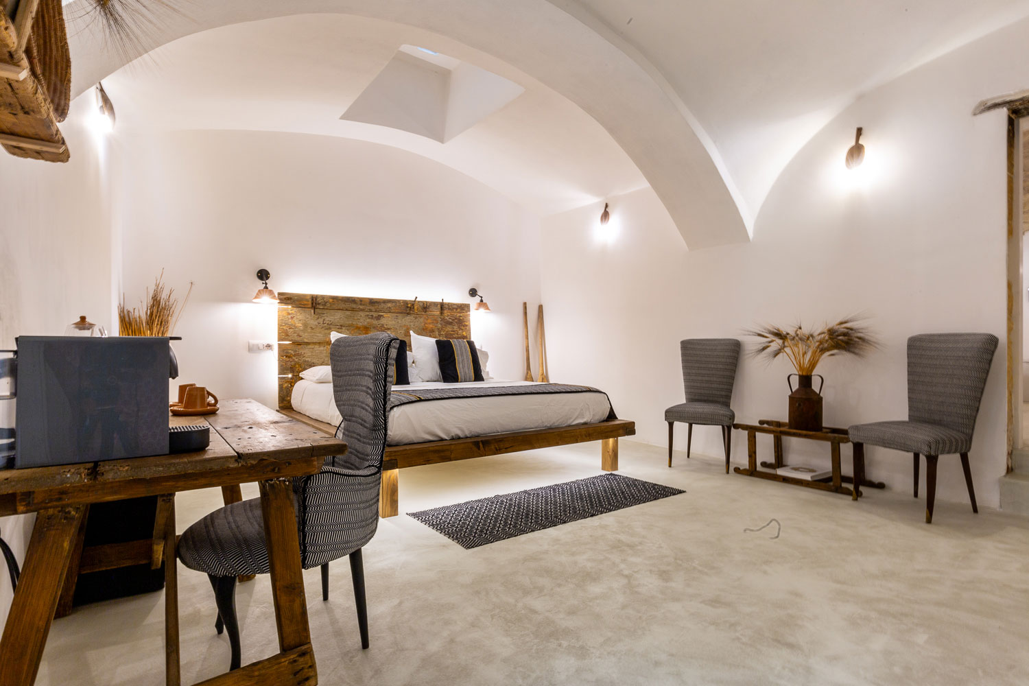CROBI-CAGLIARI_SUITE-PANATTERI-02_1500x1000px