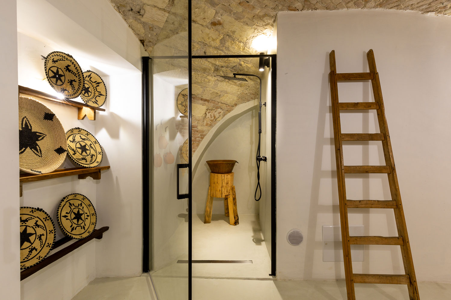 CROBI-CAGLIARI_SUITE-PANATTERI-13_1500x1000px