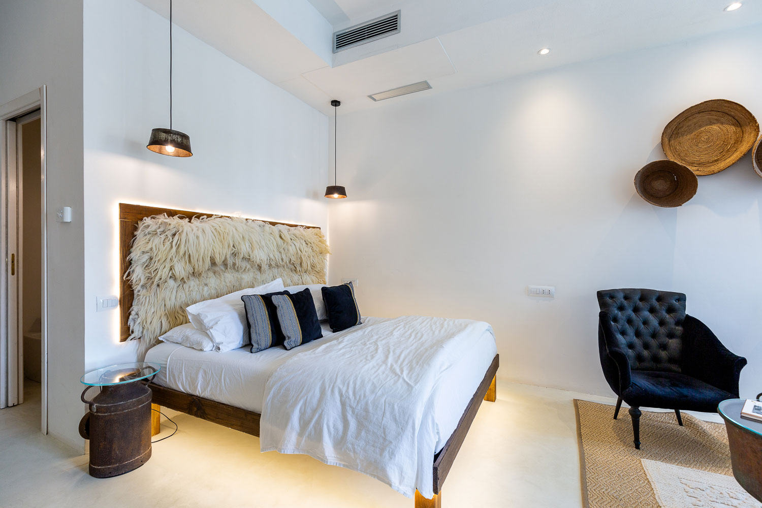 CROBI-CAGLIARI_SUITE-PASTORI-03_1500x1000px