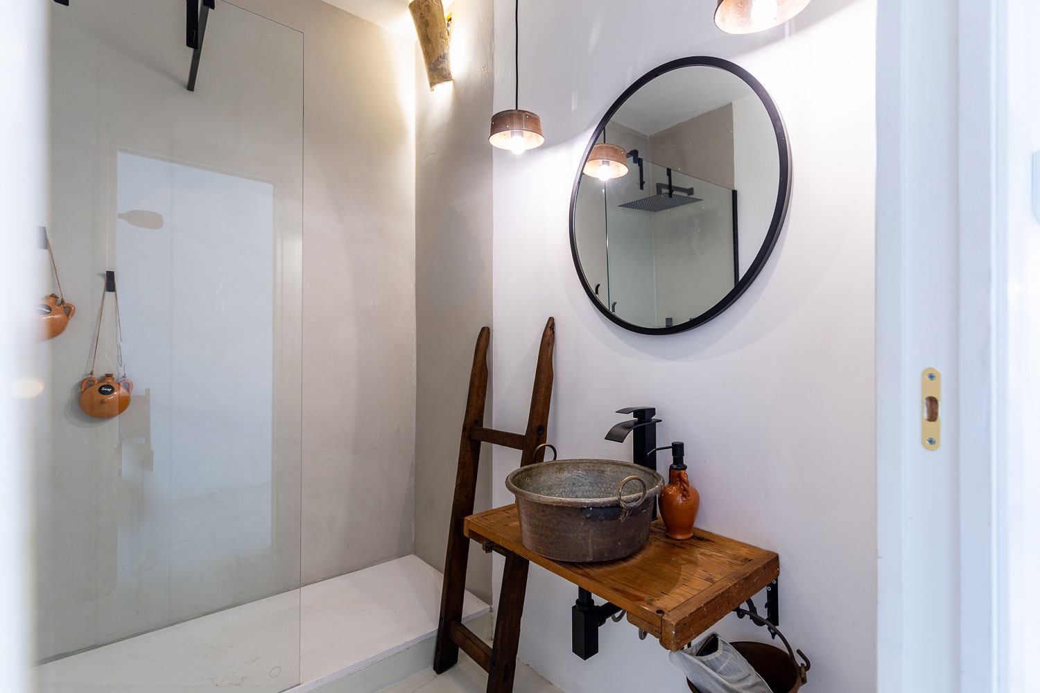 CROBI-CAGLIARI_SUITE-PASTORI-07_1500x1000px